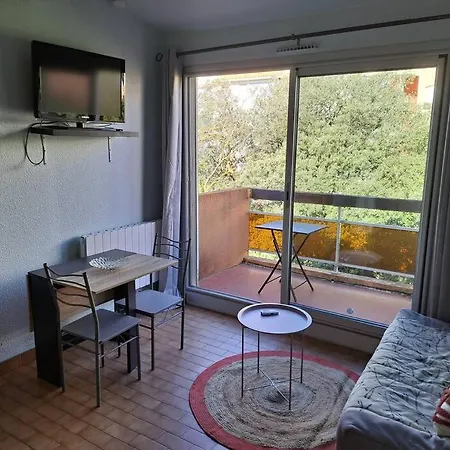 La Desirade I, Mezzanine, Centre Port Apartman *