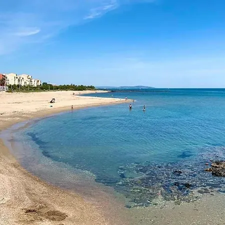 La Desirade I, Mezzanine, Centre Port * アグド